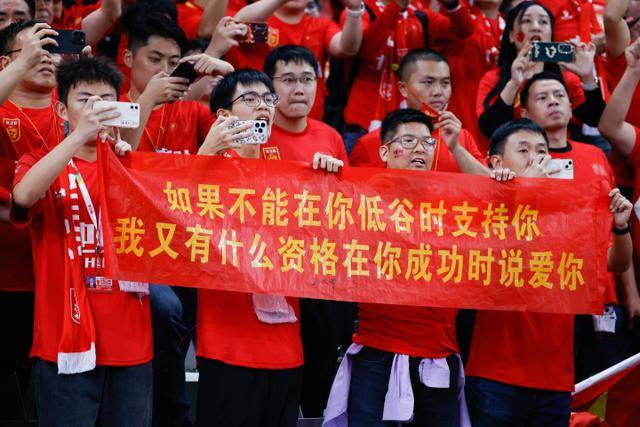 易建联9号球衣正式退役 阿联哽咽感谢所有球迷