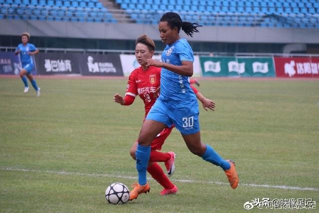 赫罗纳踩巴萨登顶 五大联赛哪个榜首最让你意外？